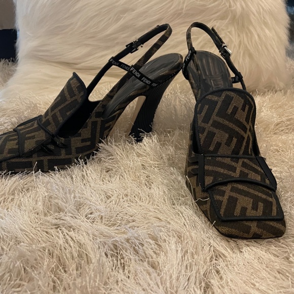 Fendi Slingback heels - Picture 4 of 4